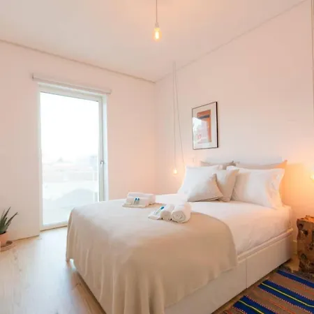 Wave Of Light In By Innkeeper Apartment Lisbon