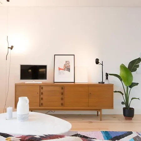 Wave Of Light In By Innkeeper * Лісабон